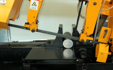 沙洋数控带锯床自动送料精度会出现偏差吗？